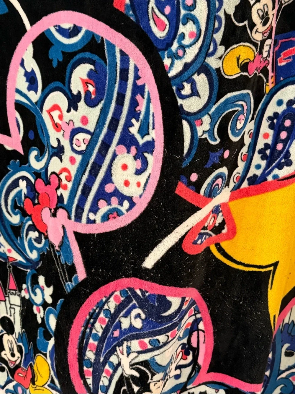 Vera Bradley Black Multi Disney Mickey Paisley Throw